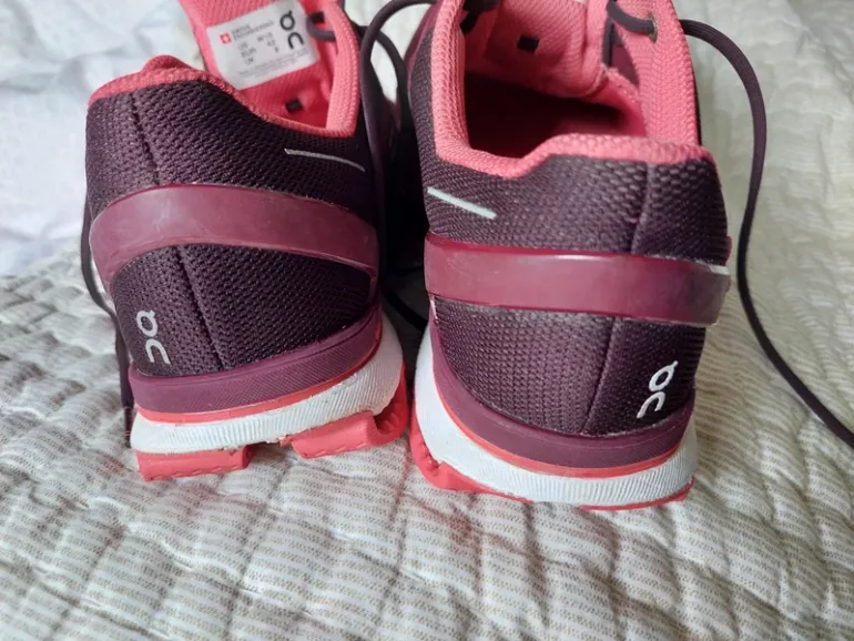 On Running Cloudrunner bike d'occasion — image 6 sur 8