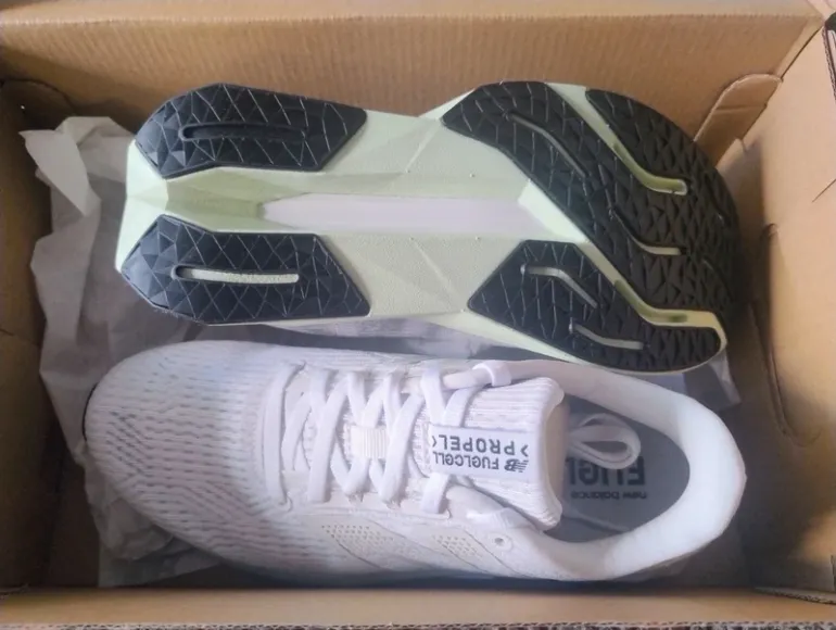 Gebrauchtes New Balance FuelCell Propel v5 bike — Bild 2 von 6