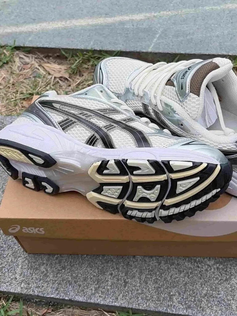 Used Asics Sneakers bike — image 9 of 10