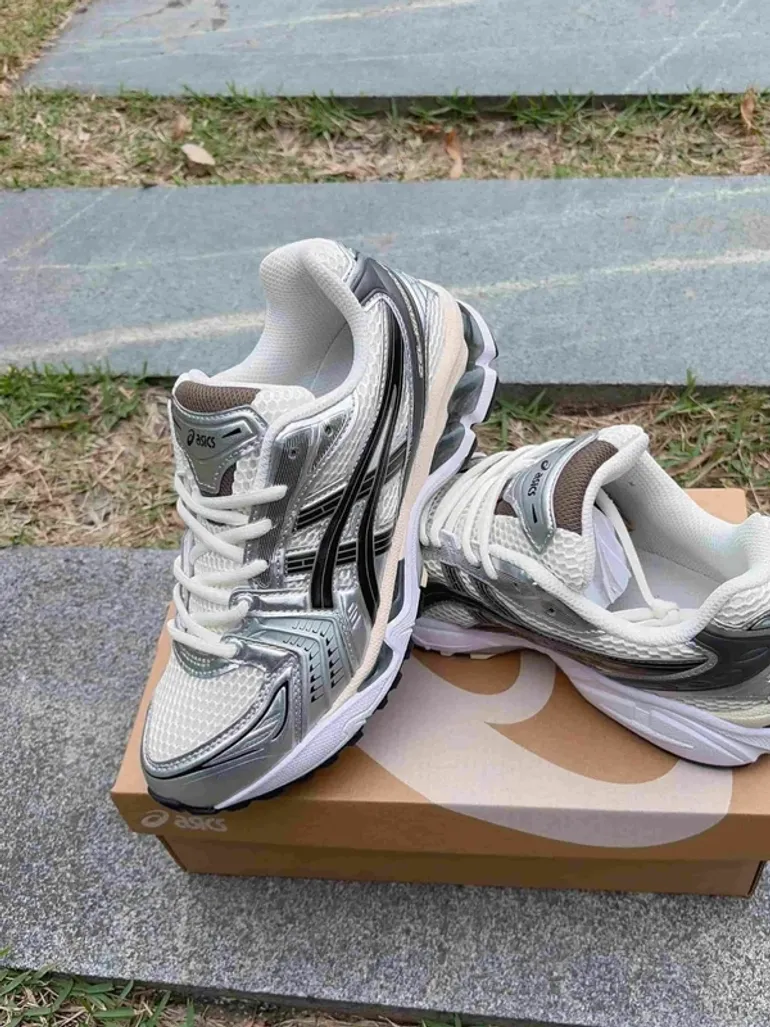 Used Asics Sneakers bike — image 5 of 10