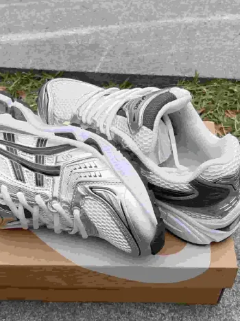 Used Asics Sneakers bike — image 7 of 10