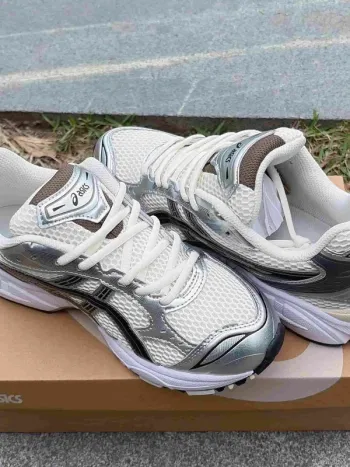 Used Asics Sneakers bike — image 8 of 10