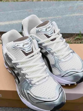 Used Asics Sneakers bike — image 2 of 10