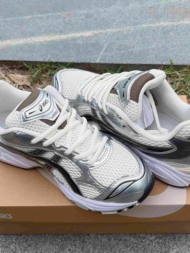 Used Asics Sneakers bike — image 8 of 10