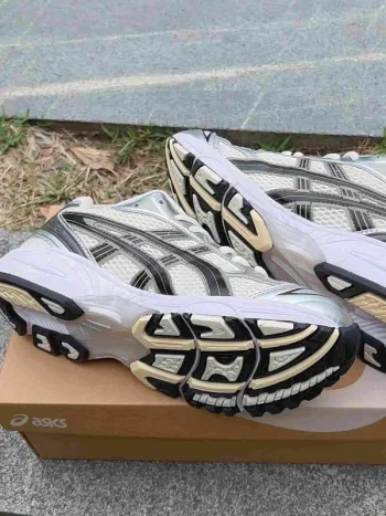Used Asics Sneakers bike — image 10 of 10