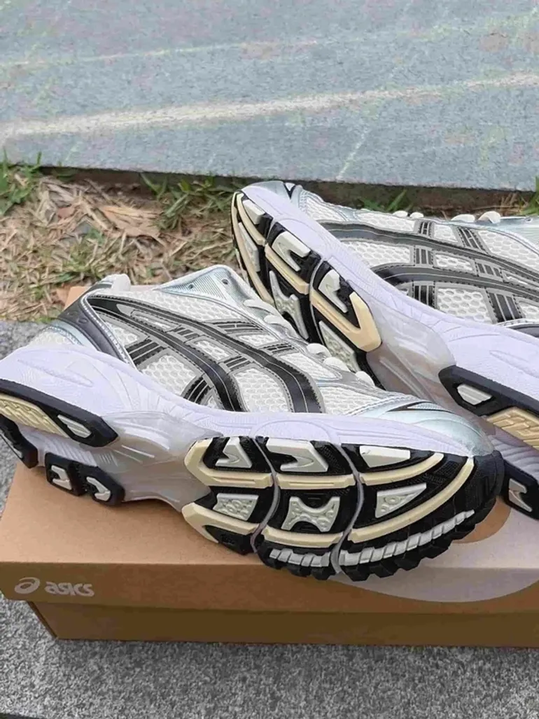 Used Asics Sneakers bike — image 10 of 10
