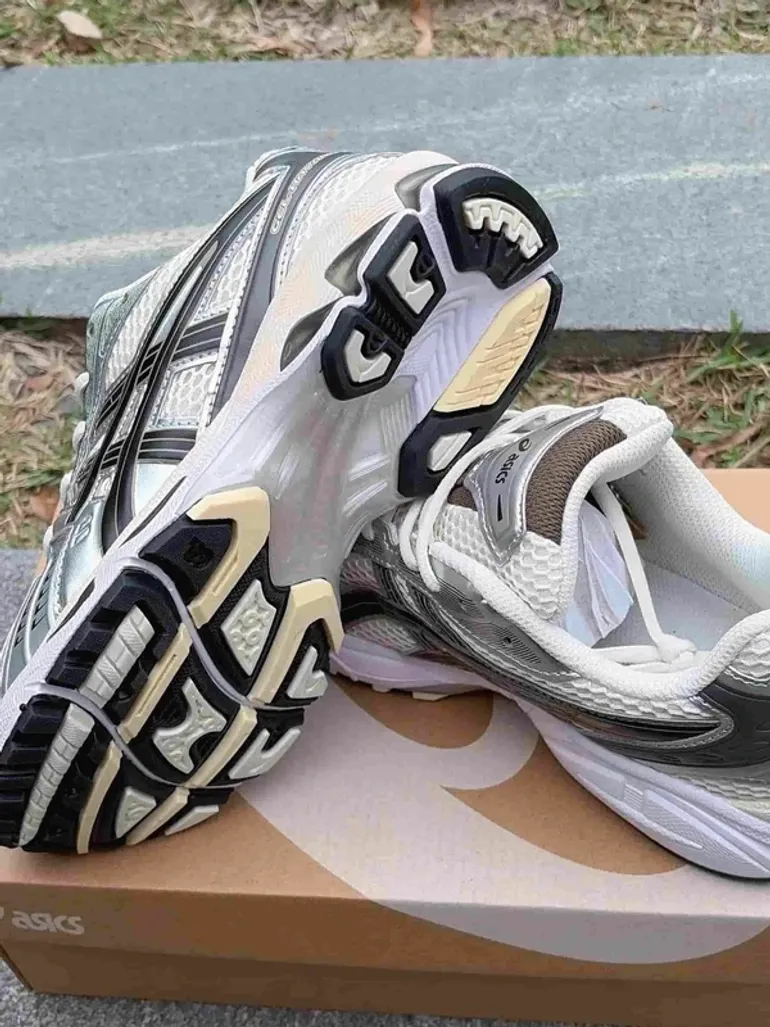 Used Asics Sneakers bike — image 6 of 10