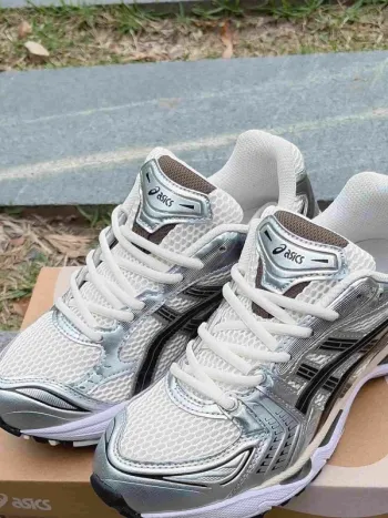 Used Asics Sneakers bike — image 3 of 10