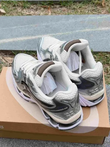 Used Asics Sneakers bike — image 4 of 10