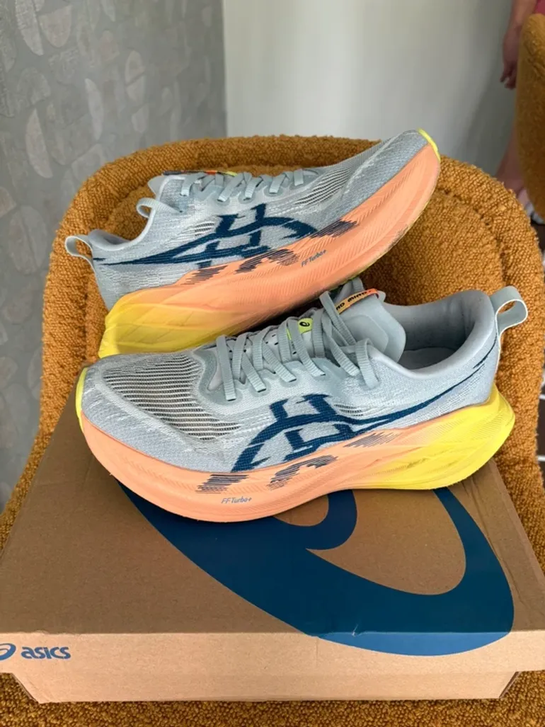 Tweedehands Asics Superblast 2 bike — afbeelding 4 van 6