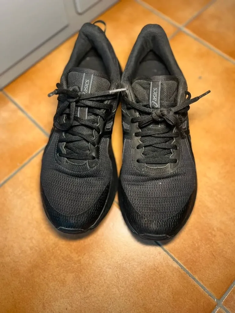 Ideal ASICS Laufschuhe Schwarz bike d'occasion — image 3 sur 4