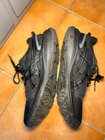 Ideal ASICS Laufschuhe Schwarz bike d'occasion — image 2 sur 4