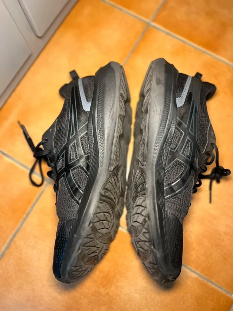 Ideal ASICS Laufschuhe Schwarz bike d'occasion — image 2 sur 4