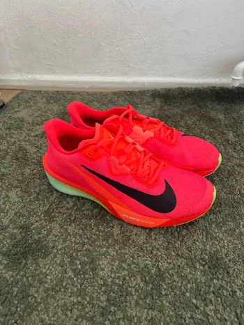 Used Nike Air Zoom Rival Fly 4 bike