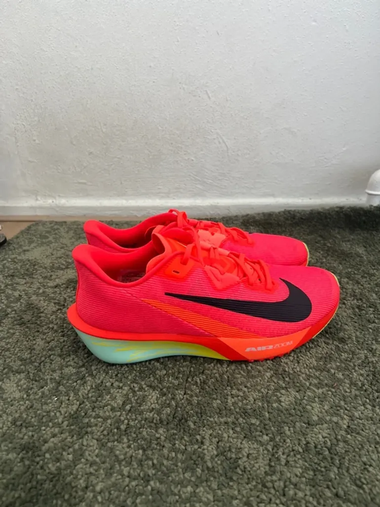 Used Nike Air Zoom Rival Fly 4 bike — image 2 of 11