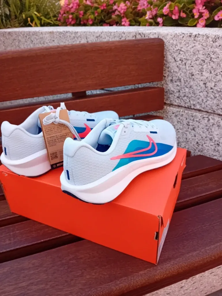 Used Nike Running Shoes bike — image 3 of 4