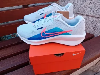 Used Nike Running Shoes bike — image 2 of 4