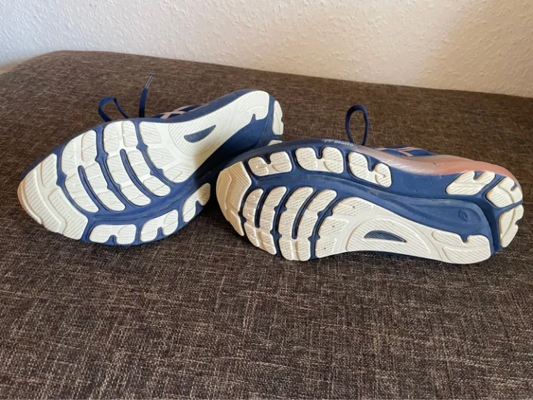 Premium Gel Kayano 31 bike d'occasion — image 4 sur 4