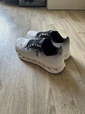 Gebrauchtes On Running On Cloud bike — Bild 2 von 3