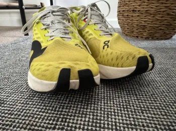 Używany On Running Sneaker neongelb bike