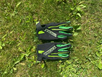 Used Other Paire de gants Tricks T-xxs bike — image 1 of 2