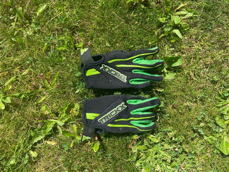 Used Other Paire de gants Tricks T-xxs bike — image 1 of 2