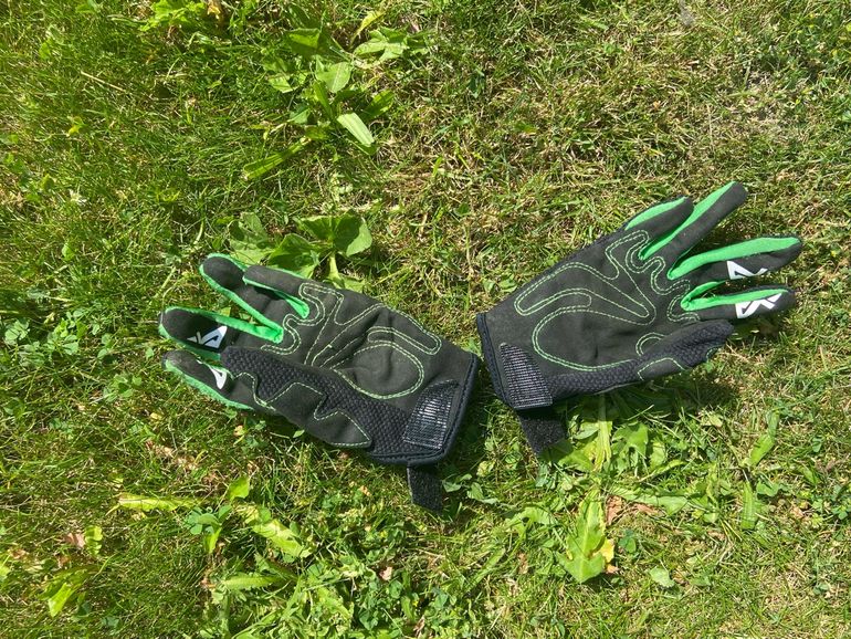 Used Other Paire de gants Tricks T-xxs bike — image 2 of 2