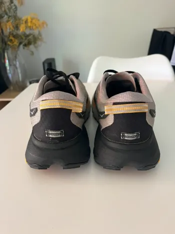 Used Hoka One One Mafate 5 bike — image 4 of 8