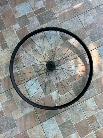 Syncross MD 30 29 DH, 20x110, Maxxis Assegai + Tannus 2025 Wheels de segunda mano