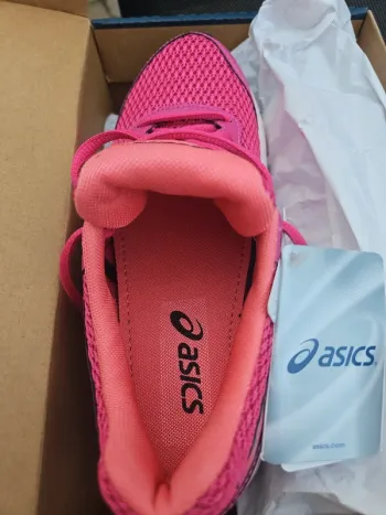 Použité Asics Fuchsia/Purple/Silver/Guava Running Shoes bike — obrázek 3 z 4