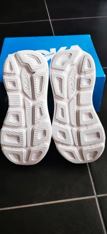 Hoka Running Shoes bike d'occasion — image 8 sur 10