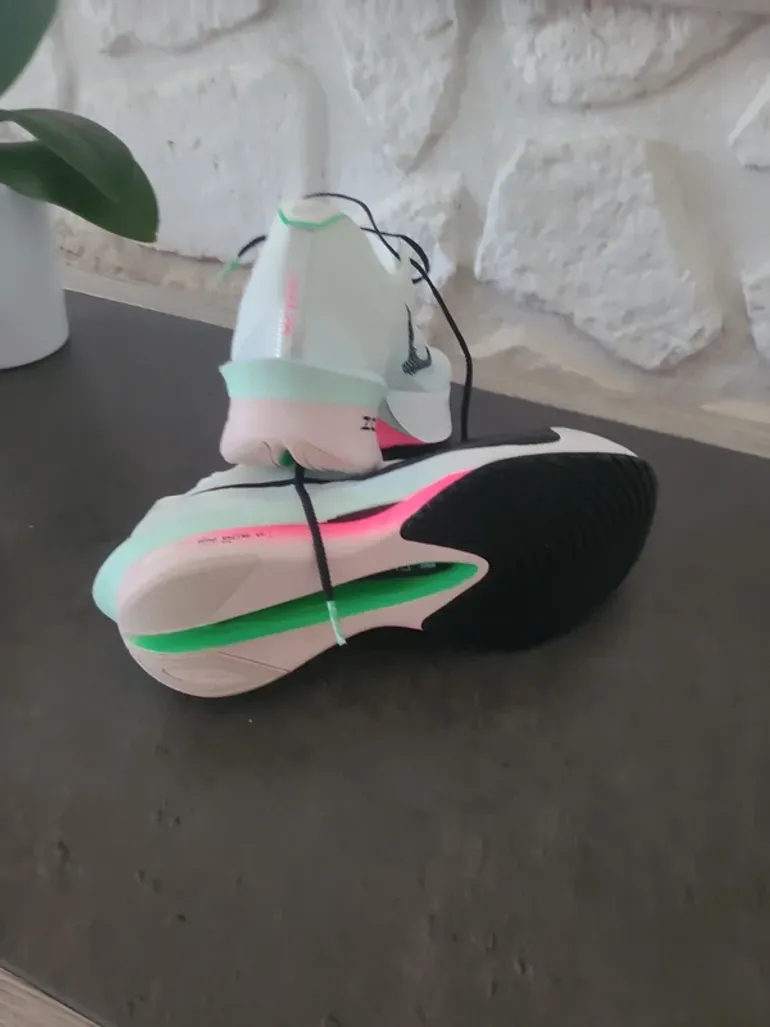 Used Nike Vaporfly Next% 4 bike — image 2 of 3
