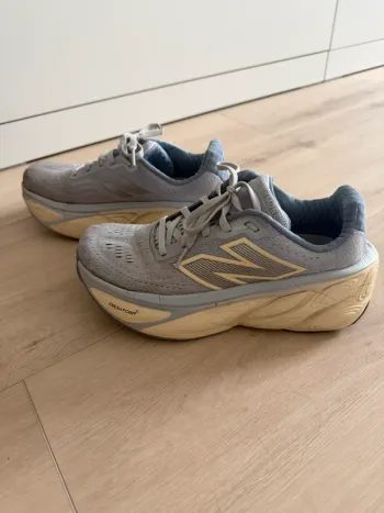 Used New Balance Fresh Foam More v5 bike — image 3 of 5