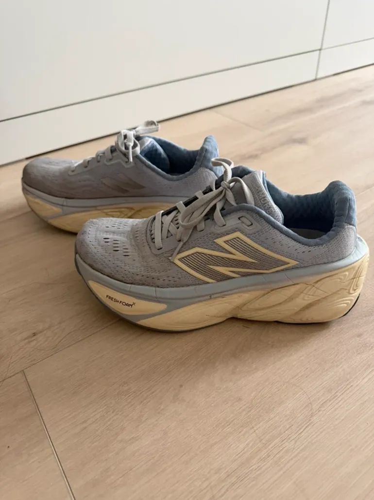 Used New Balance Fresh Foam More v5 bike — image 3 of 5