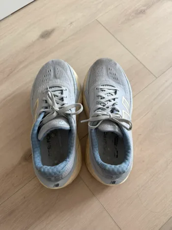 Used New Balance Fresh Foam More v5 bike — image 2 of 5