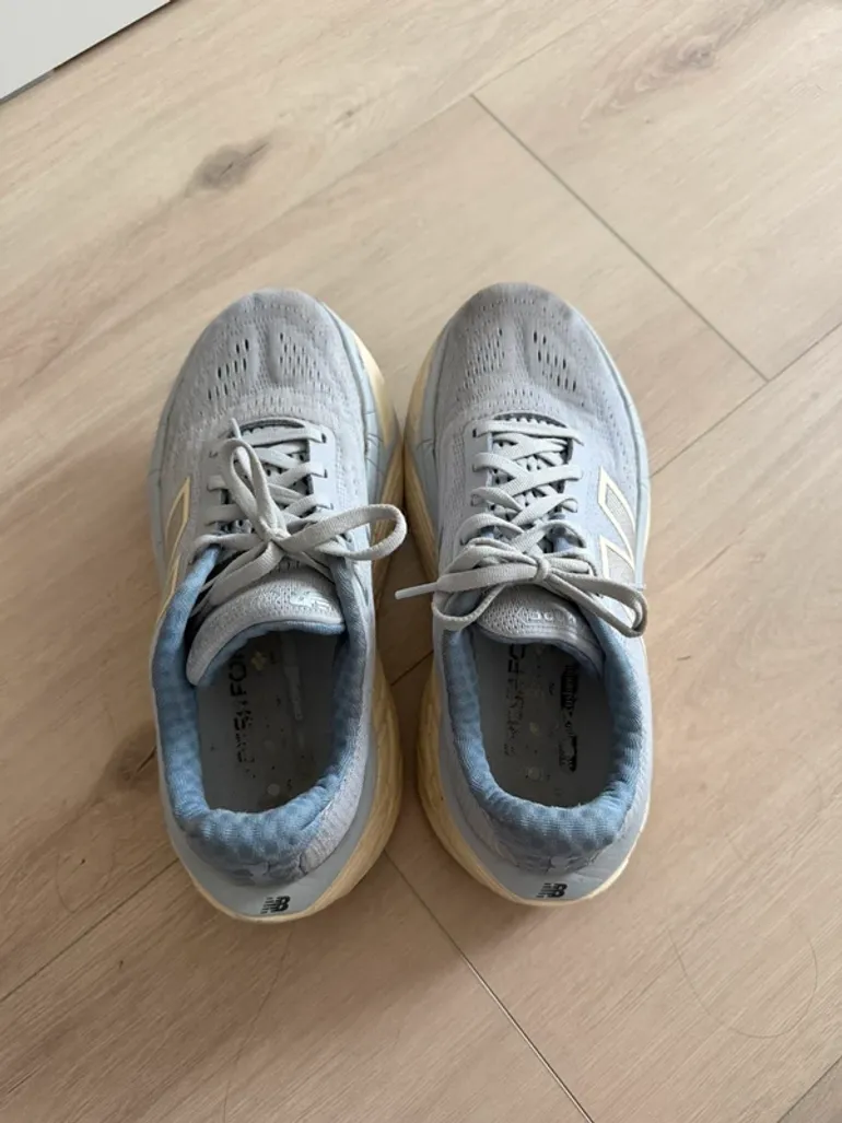Used New Balance Fresh Foam More v5 bike — image 2 of 5