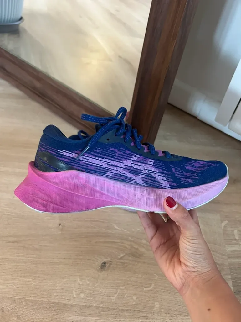 Brugt Asics Novablast 3 bike — billede 2 af 7