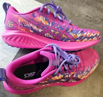 Used Asics Running Shoes bike — image 2 of 6