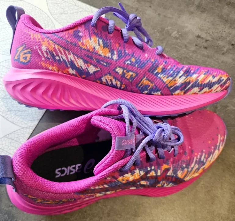 Used Asics Running Shoes bike — image 2 of 6