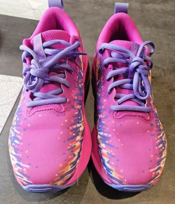 Used Asics Running Shoes bike — image 3 of 6