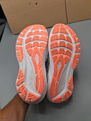 Used New Balance Gel Roadmiles bike — image 5 of 8