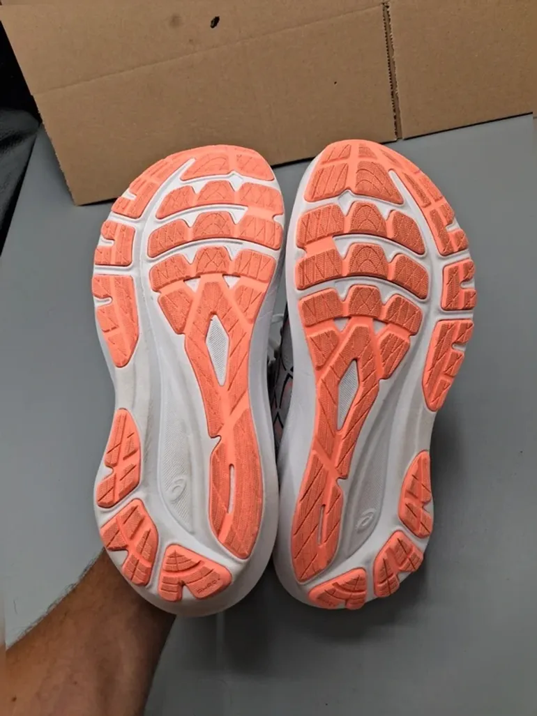 Used New Balance Gel Roadmiles bike — image 5 of 8