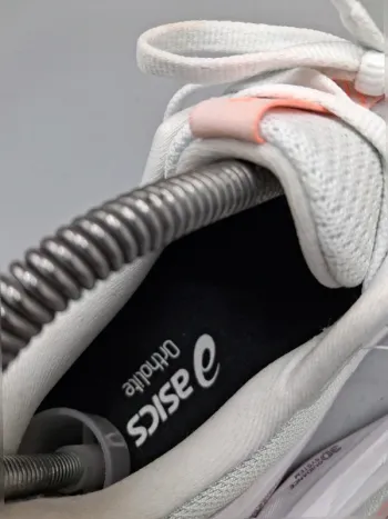 Used New Balance Gel Roadmiles bike — image 7 of 8