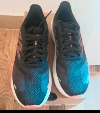 Tweedehands Salomon Tennis Shoes Women size 39 1/3 bike