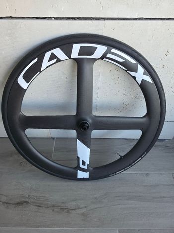 Gebrauchtes Cadex Aero 4 Spoke 1K Tubeless Disc-Brake 2026 bike
