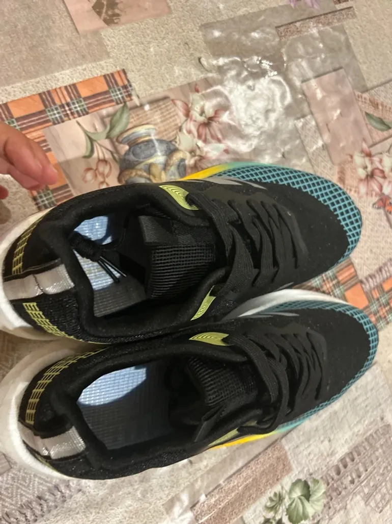 Used Adidas Running Shoes bike — image 6 of 8