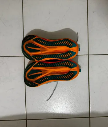 Asics Novablast 5 bike d'occasion — image 2 sur 4