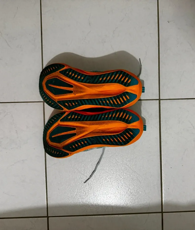 Asics Novablast 5 bike d'occasion — image 2 sur 4