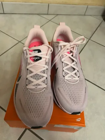 Nike Vomero 18 bike usato — immagine 2 di 4