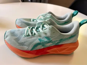 Käytetty Asics Novablast 5 bike